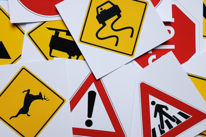 driving-school-and-driving-lessons-concept-educat-2025-03-25-21-22-10-utc.jpg