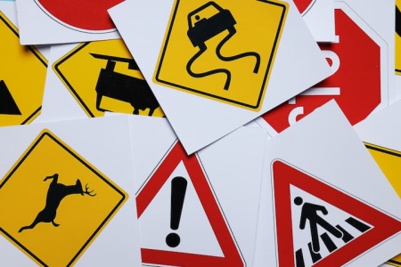 driving-school-and-driving-lessons-concept-educat-2025-03-25-21-22-10-utc.jpg